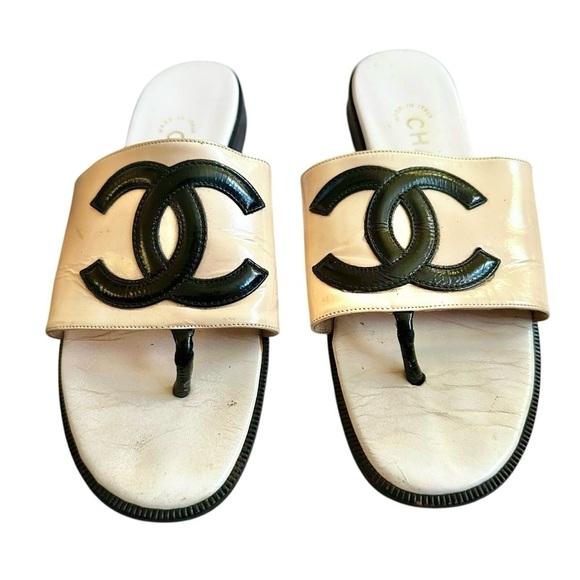 Authentic CHANEL Cream & Black Leather Interlocking C Timeless Sandal Slides 37 - Picture 4 of 12